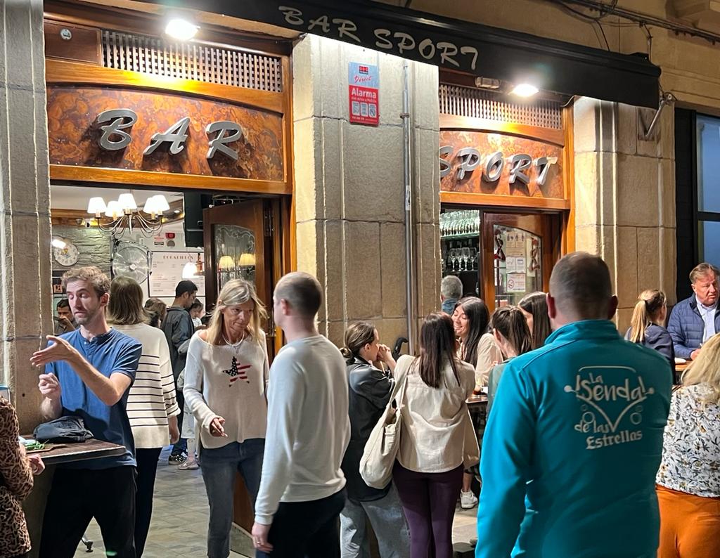 El casco viejo de San Sebastián con sus típicos bares de pintxos.
