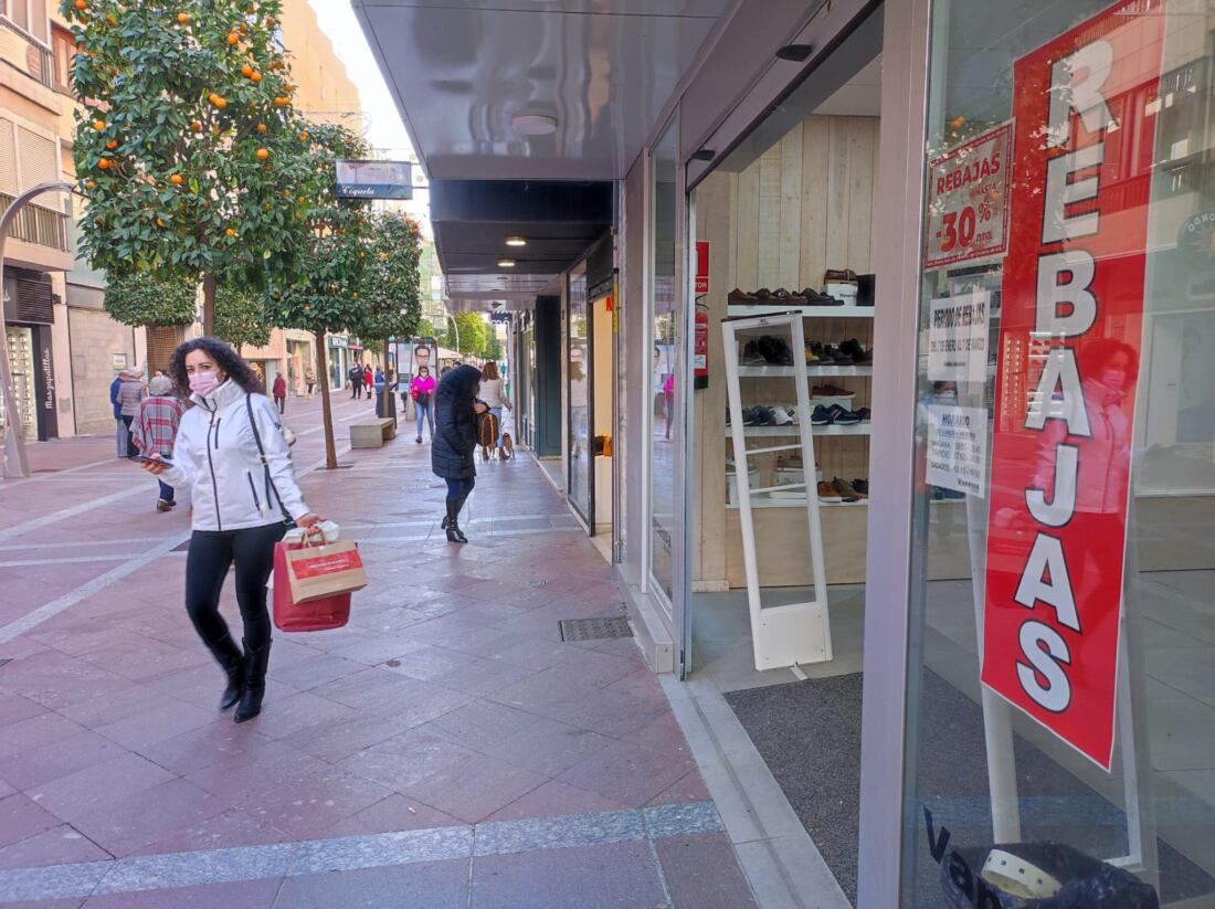 Recomendaciones ante la campaña de rebajas que comienza este domingo. Imagen de archivo. Foto: Fran Montes.