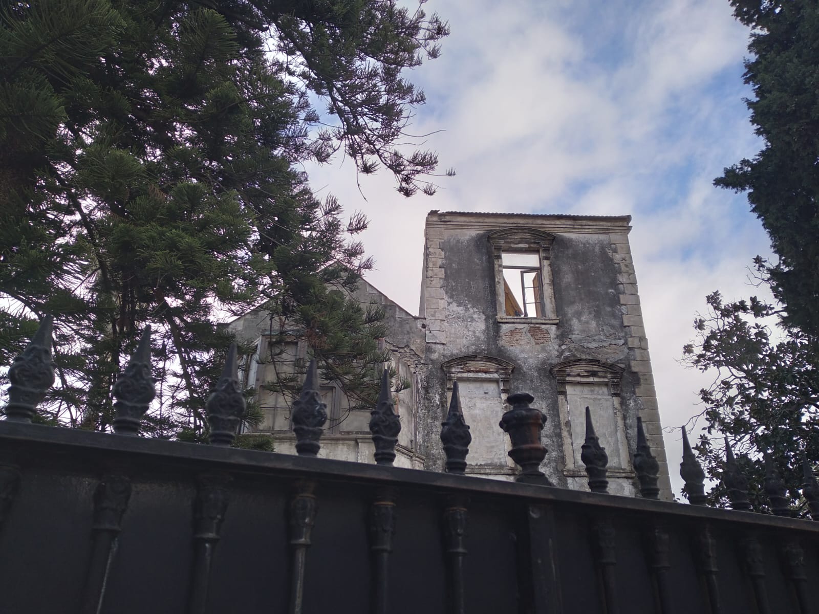 Villa Patricia tras el derrumbe del techo. Foto: M. A. B. 