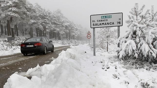 Cartel con nieve cercanías de Salamanca