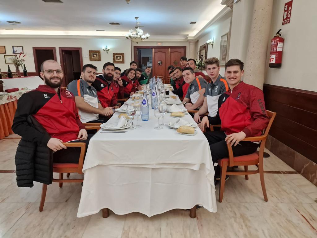 Los jugadores del BM Ciudad de Algeciras, en la cena en Pozuelo de Caravaca