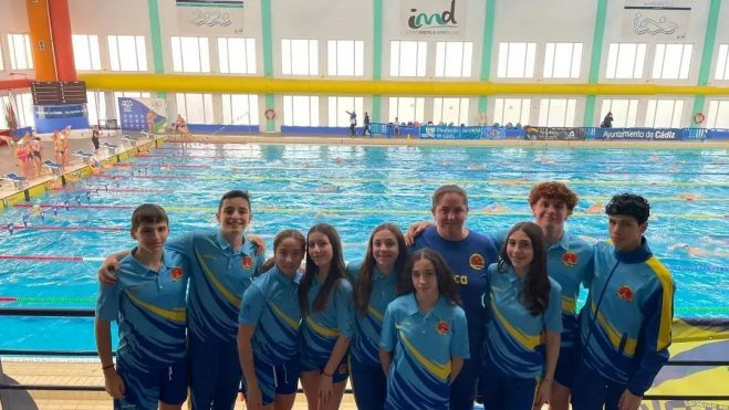 El grupo de nadadores del Club Deportivo Natación Ciudad de Algeciras en el Andaluz infantil