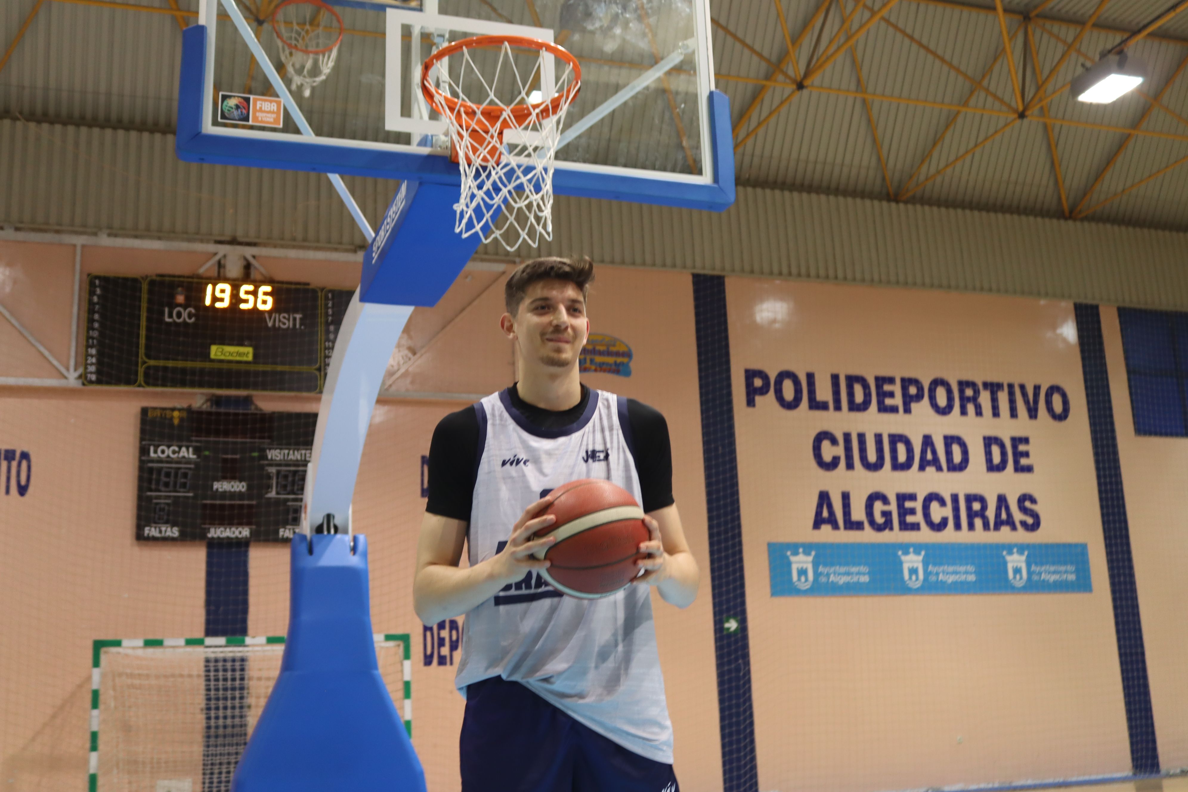 El pívot argentino Tomás Chapero, esta tarde con la camiseta de entreno de Damex UDEA Algeciras/FOTO: Axel S.C.