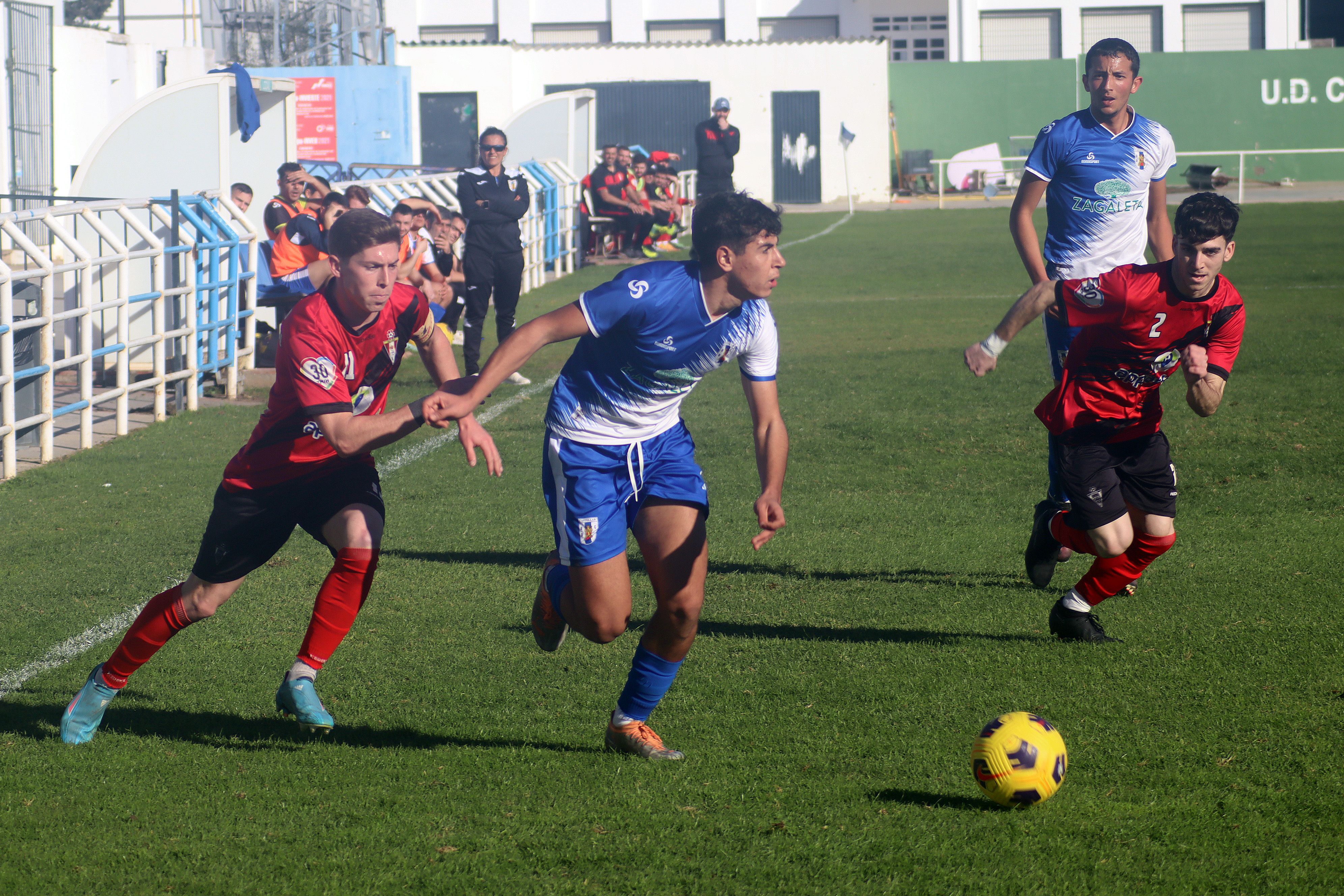 Un lance del encuentro entre la UD Castellar CF y el Chiclana Industrial/FOTO: Axel S.C.