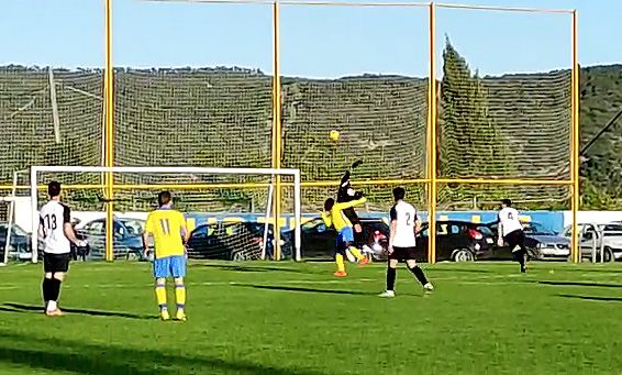 Momento del primer gol de la UD Tesorillo frente al CD El Torno
