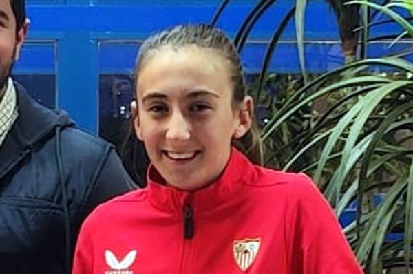 Triana Pérez, jugadora algecireña del Sevilla Fútbol Club alevín y de la selección hispalense
