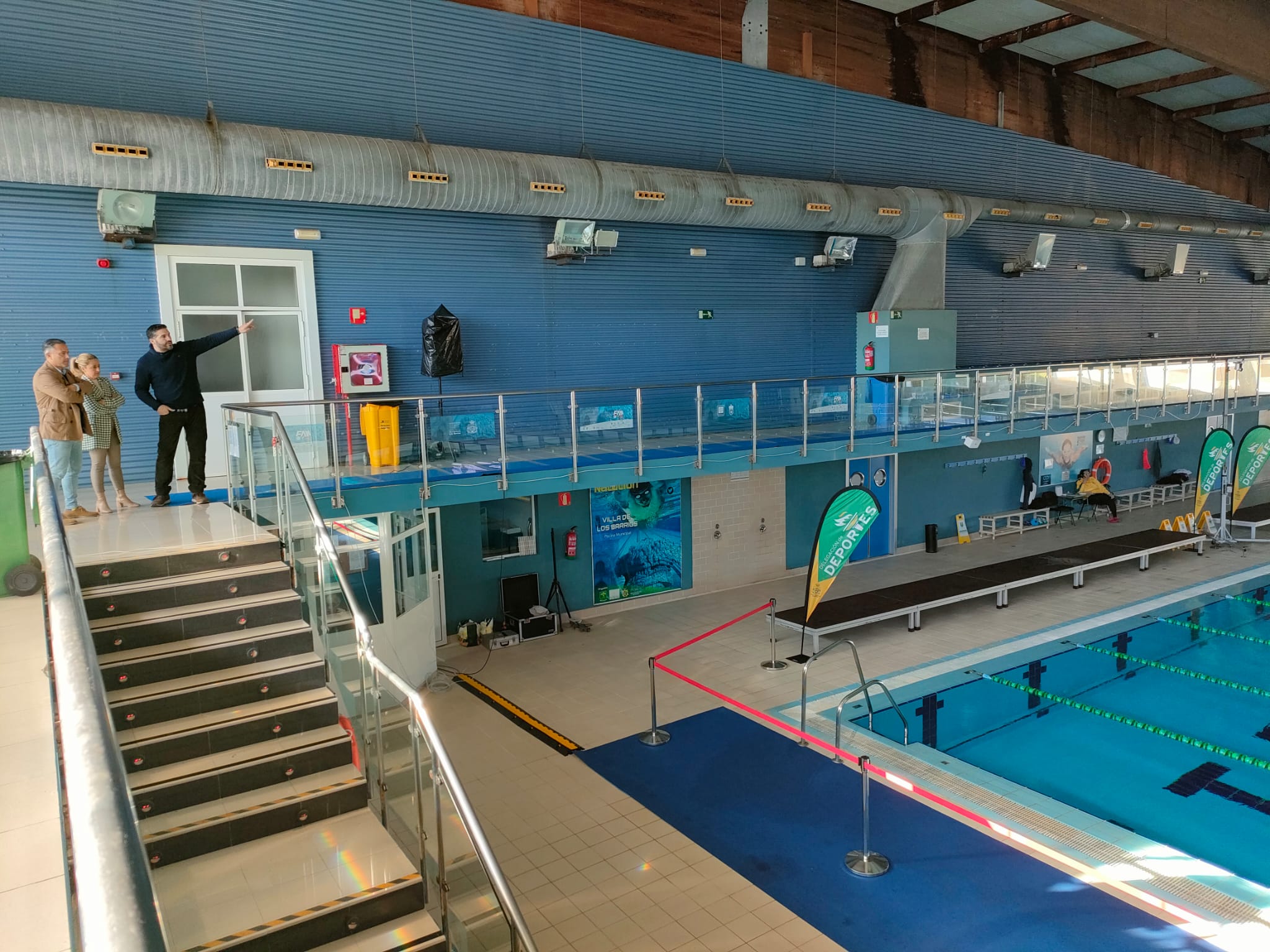 Gallego y Olmos ultiman los detalles para la inauguración esta tarde del XX Campeonato Andalucía Open Master de Invierno de Natación.