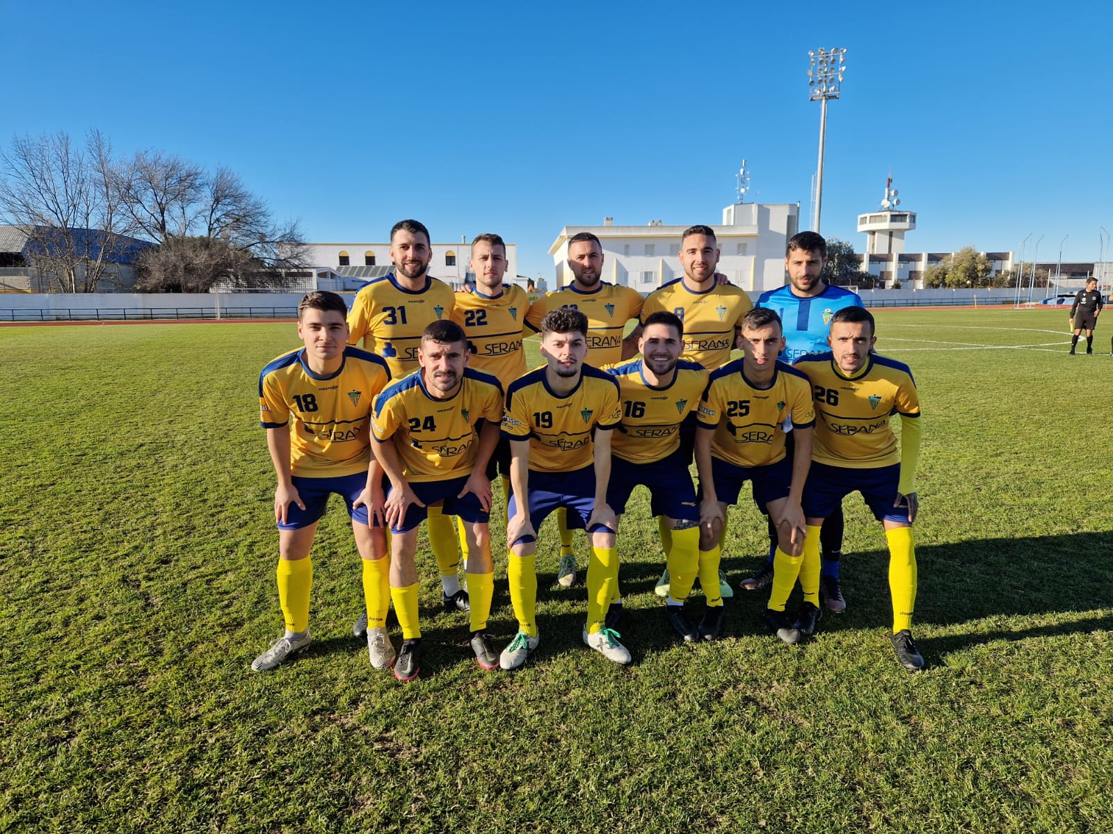 Formación del CD San Bernardo en 'El Picacho' frente a la Juventud Sanluqueña