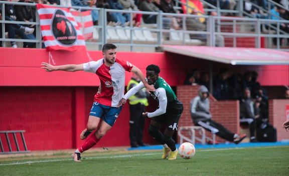 Ferni, en el último partido. Foto: Algeciras CF. 'Lo de fuera, lo de dentro y el alambre'.