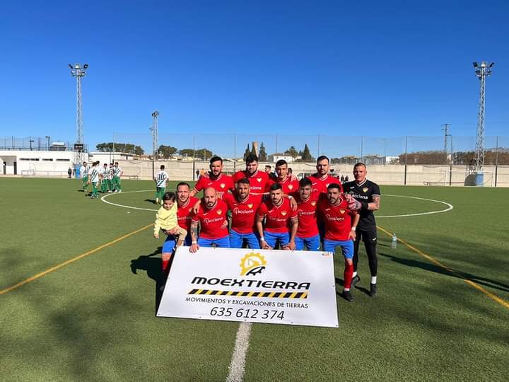 Formación del CD Guadiaro en su visita al CD Jédula