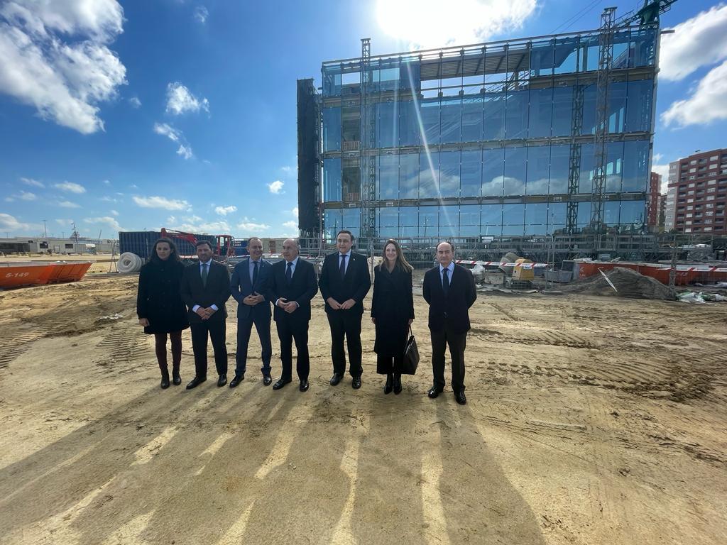 Visita del consejero de Universidad, Investigación e Innovación, José Carlos Gómez Villamandos, a las obras del edificio UCA del Llano Amarillo. 