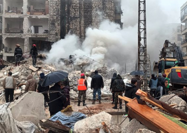 Daños materiales tras el derrumbe de un edificio en la ciudad siria de Alepo a causa del terremoto de magnitud 7,4 en el sur de Turquía - -/SANA/dpa.