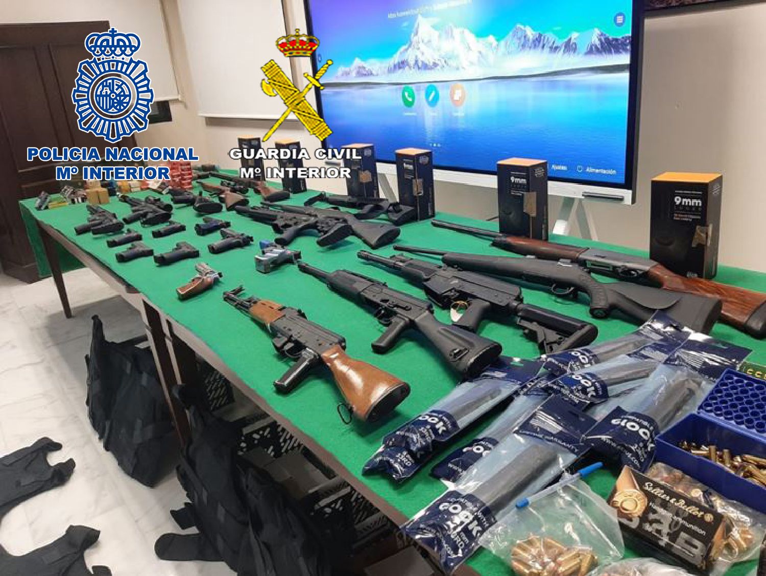 Armas fabricadas en Jaén que tenían como destino el Campo de Gibraltar. Foto: Policía.