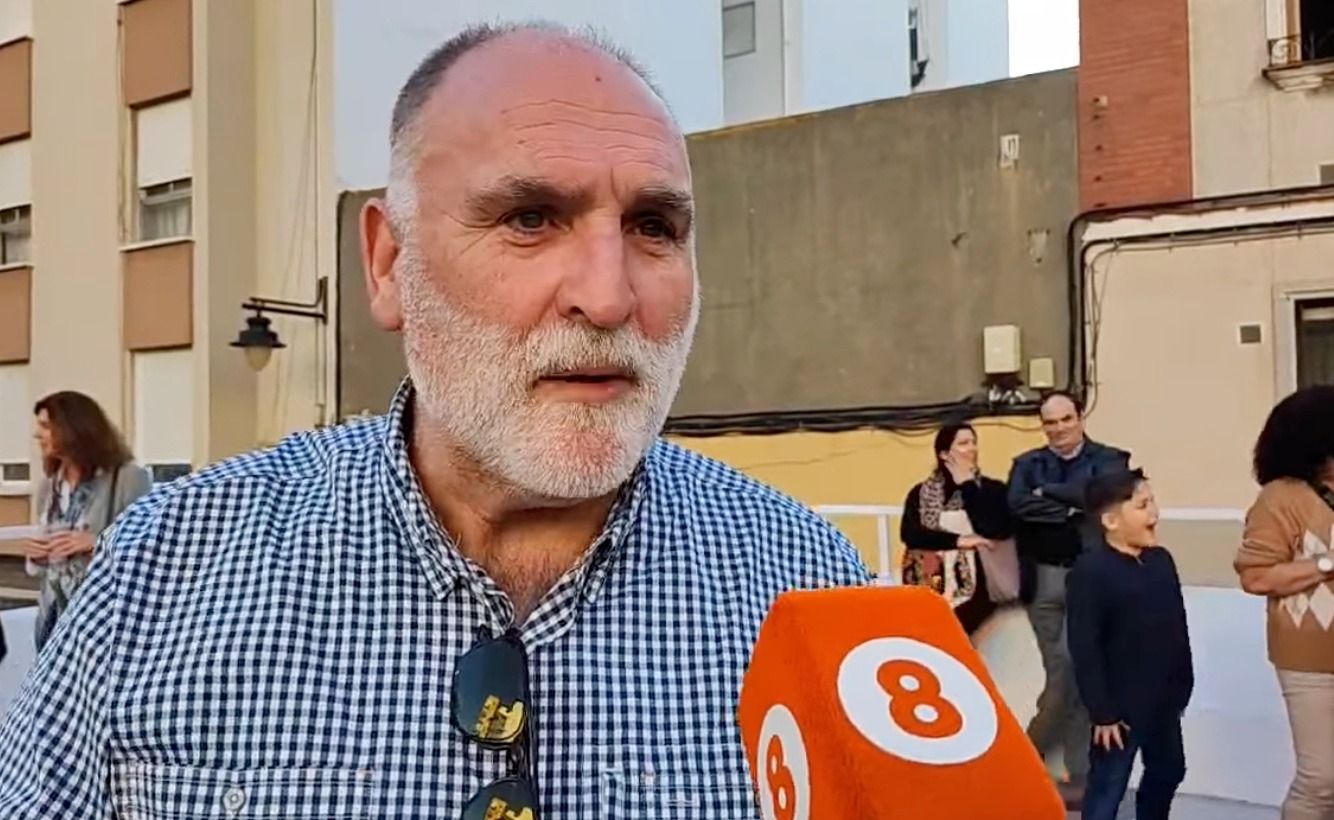 El chef José Andrés, atendiendo al micrófono de 8Directo en Algeciras. Imagen de archivo. El chef José Andrés, reconocido con la mayor distinción posible en Estados Unido