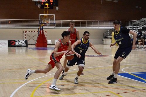 Un lance del encuentro entre el Enerparking Basket Navarra y Damex UDEA Algeciras/Foto: Basket Navarra