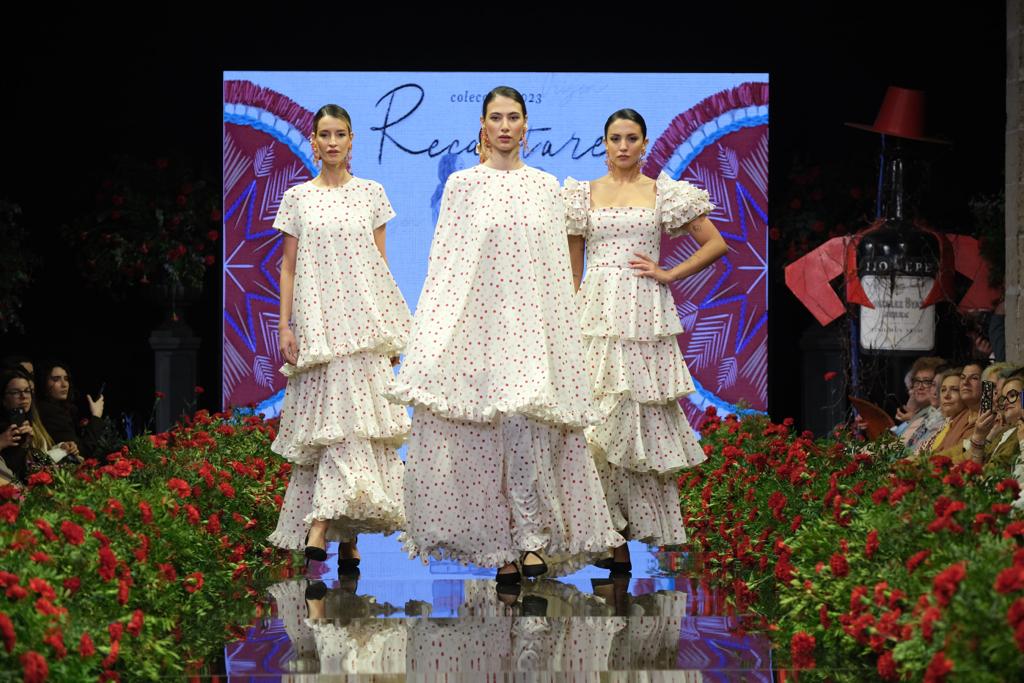 Los diseños de Juanma Saavedra desfilan en la pasarela Tío Pepe en Jerez. Foto: @christiancp_photo.