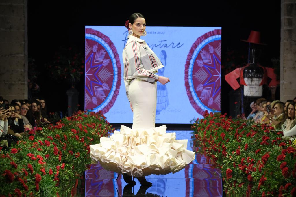 Los diseños de Juanma Saavedra desfilan en la pasarela Tío Pepe en Jerez. Foto: @christiancp_photo.