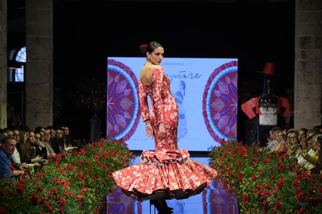 Los diseños de Juanma Saavedra desfilan en la pasarela Tío Pepe en Jerez. Foto: @christiancp_photo.