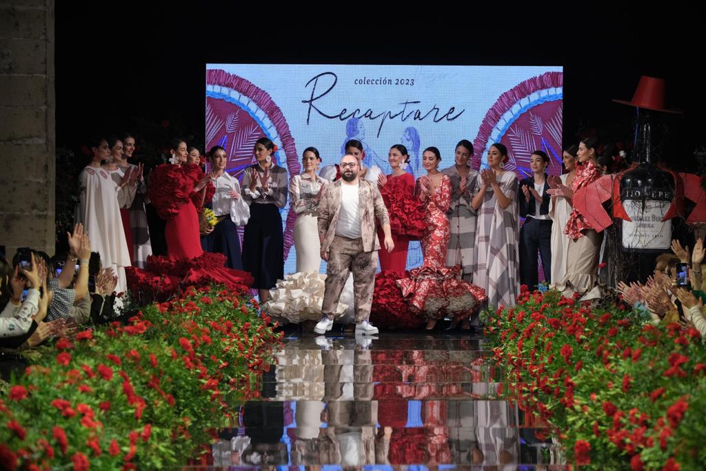 Los diseños de Juanma Saavedra desfilan en la pasarela Tío Pepe en Jerez. Foto: @christiancp_photo.