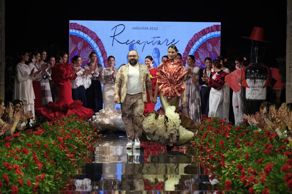 Los diseños de Juanma Saavedra desfilan en la pasarela Tío Pepe en Jerez. Foto: @christiancp_photo.