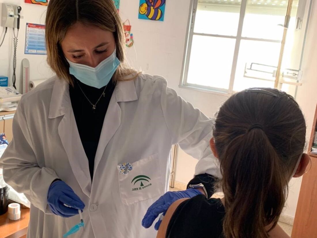 Cvirus.- Andalucía abrirá el próximo viernes la vacunación con terceras dosis para la franja de 39 y 38 años de edad