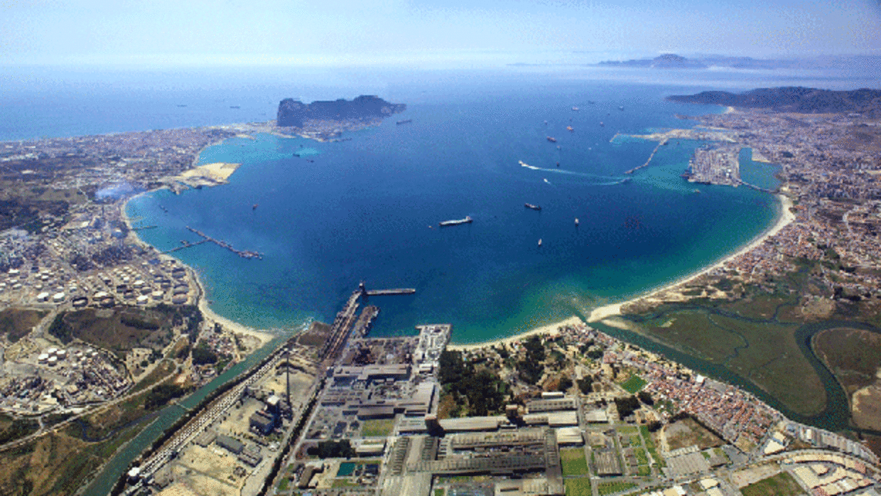 Panorámica de la Bahía de Algeciras, donde se concentran las grandes industrias del Campo de Gibraltar.