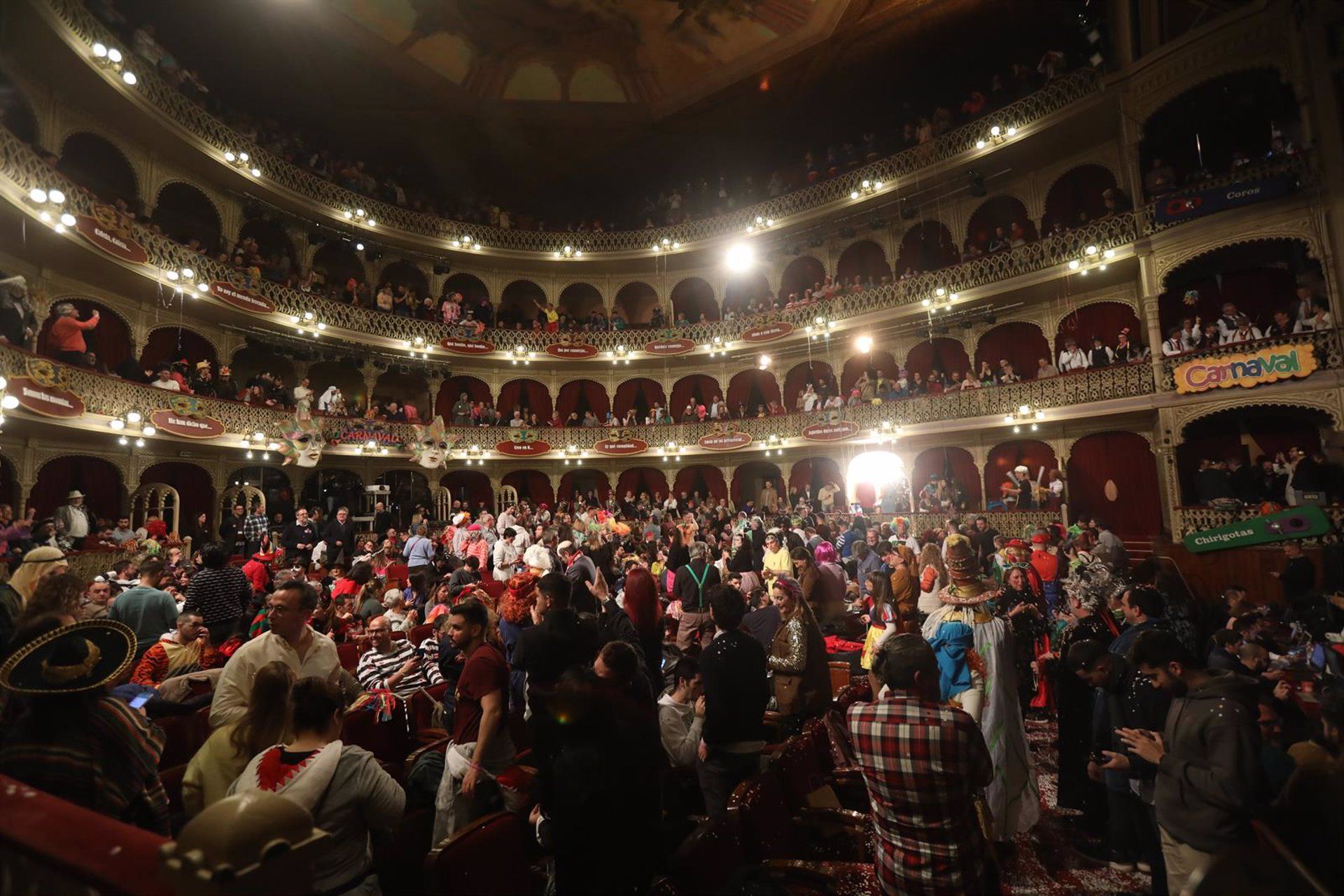 Público en el Teatro Falla.