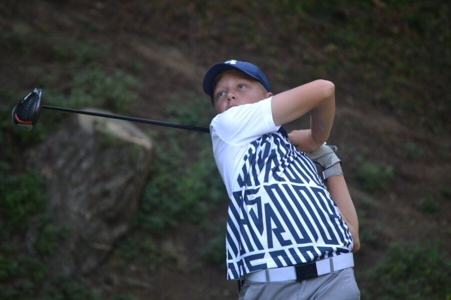 El joven golfista gibraltareño Sebastian Desoisa, durante un torneo