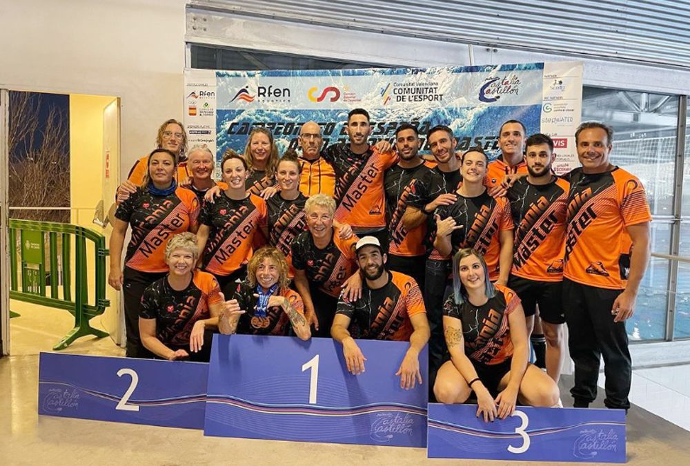 El equipo de Laura Yus, la cuarta de pie por la derecha, posa en el Nacional Máster