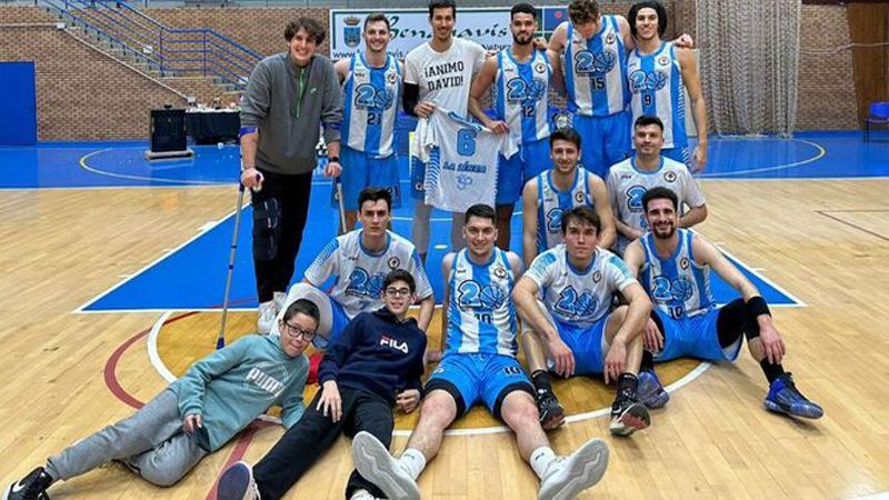 Los jugadores de la ULB festejan el triunfo logrado en Benahavís