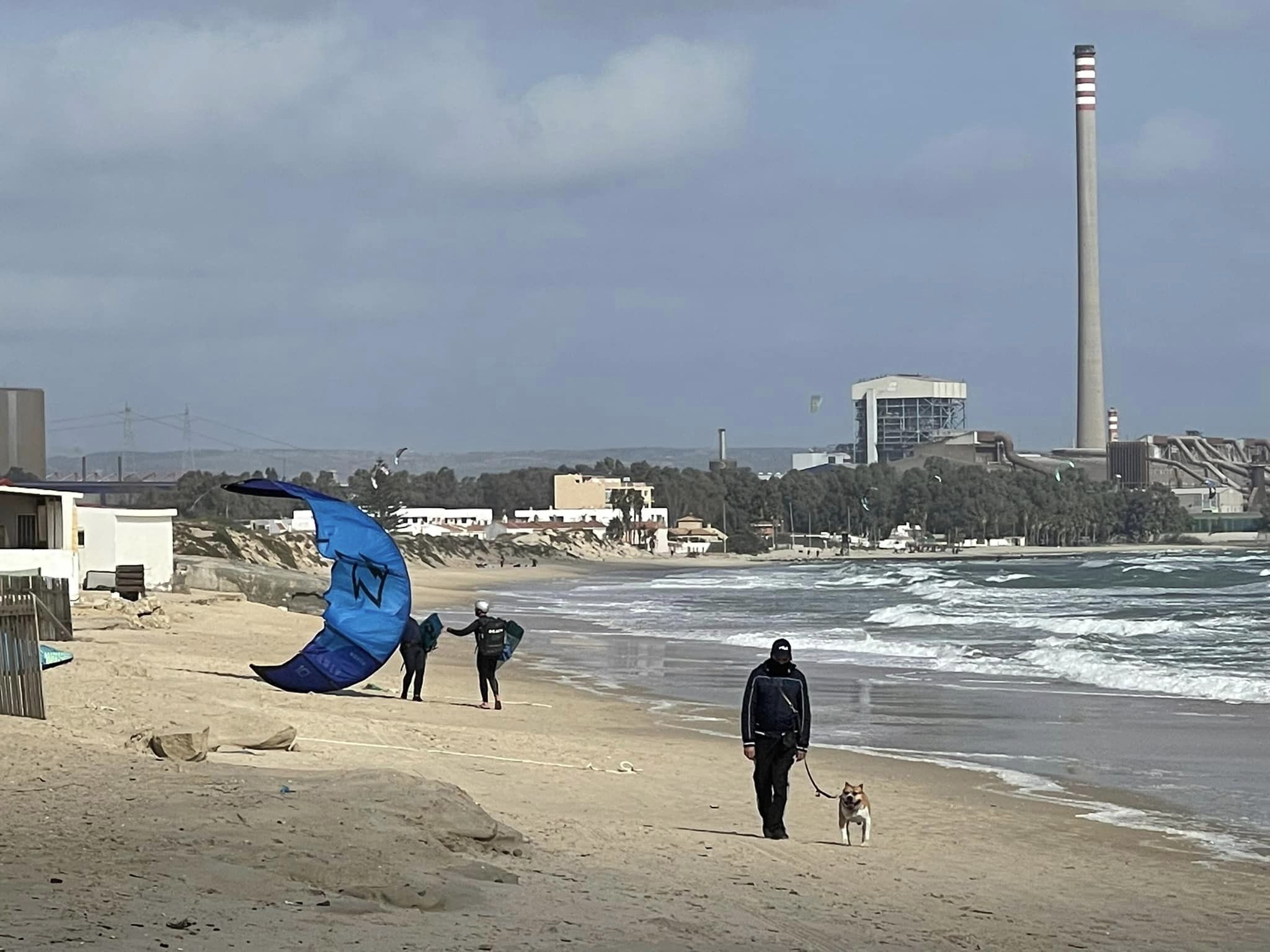 Playa de El Rinconcillo, durante el temporal.