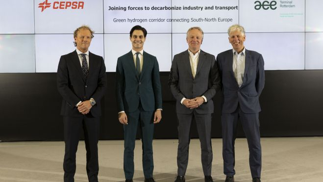 Cepsa y ACE Terminal de Róterdam se unen para impulsar el primer corredor marítimo de hidrógeno verde desde España a los Países Bajos Cepsa y ACE Terminal de Róterdam se unen para impulsar el primer corredor marítimo de hidrógeno verde desde España a los Países Bajos