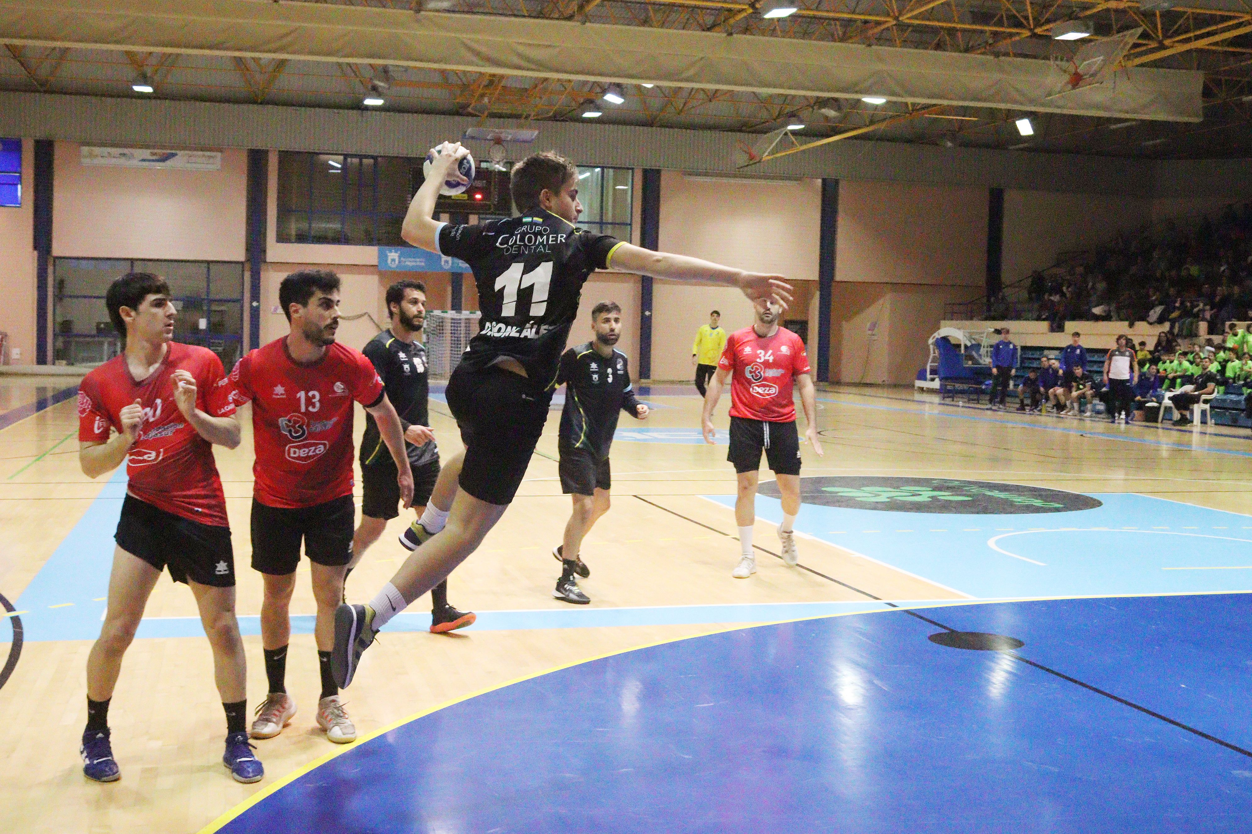 El canterano Darío González 'vuela' antes de marcar con el primer equipo al Córdoba CBM, líder de la Primera Nacional/Foto: Axel S.C.