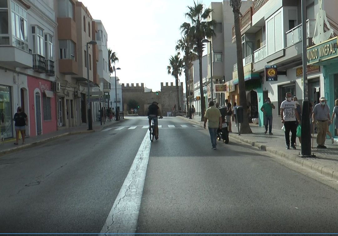 Batalla del Salado, principal calle comercial de Tarifa.