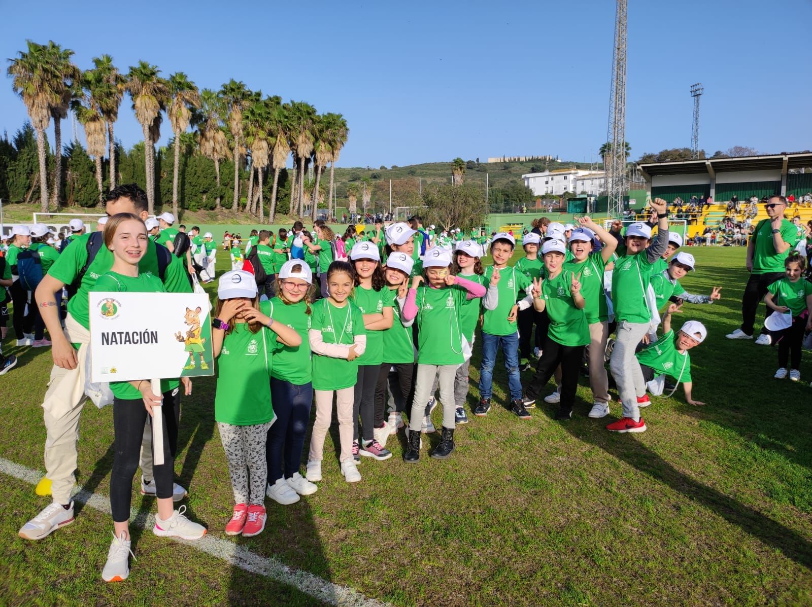 Casi un millar de niños y niñas de todas las edades se reúnen en el Complejo Deportivo de San Rafael por el Día del Deporte