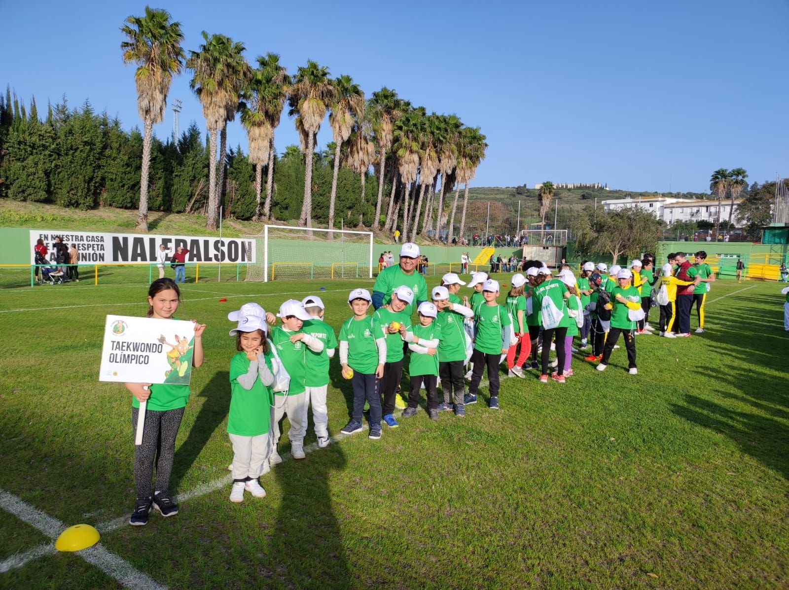 Casi un millar de niños y niñas de todas las edades se reúnen en el Complejo Deportivo de San Rafael por el Día del Deporte