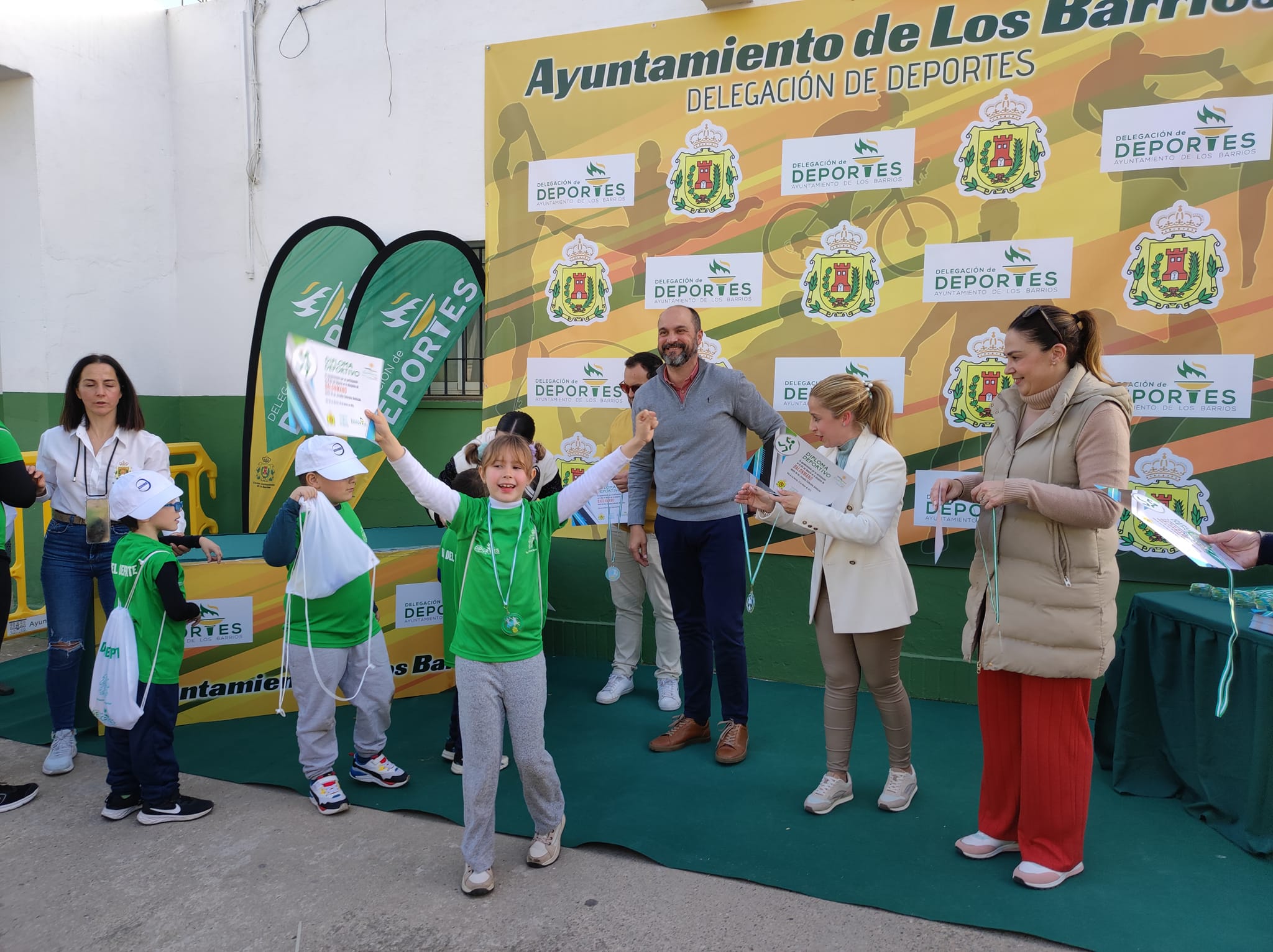 Casi un millar de niños y niñas de todas las edades se reúnen en el Complejo Deportivo de San Rafael por el Día del Deporte