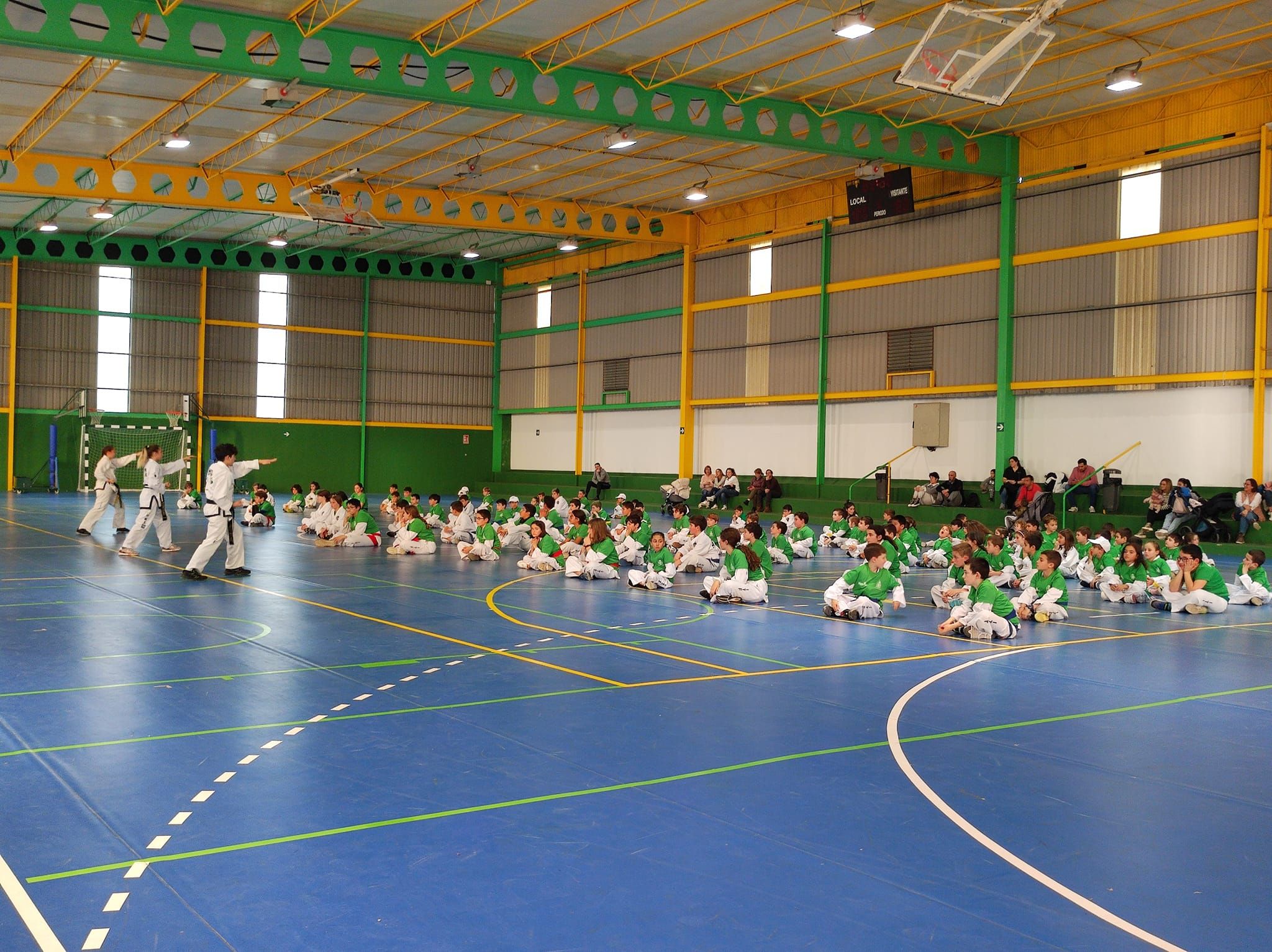 Casi un millar de niños y niñas de todas las edades se reúnen en el Complejo Deportivo de San Rafael por el Día del Deporte