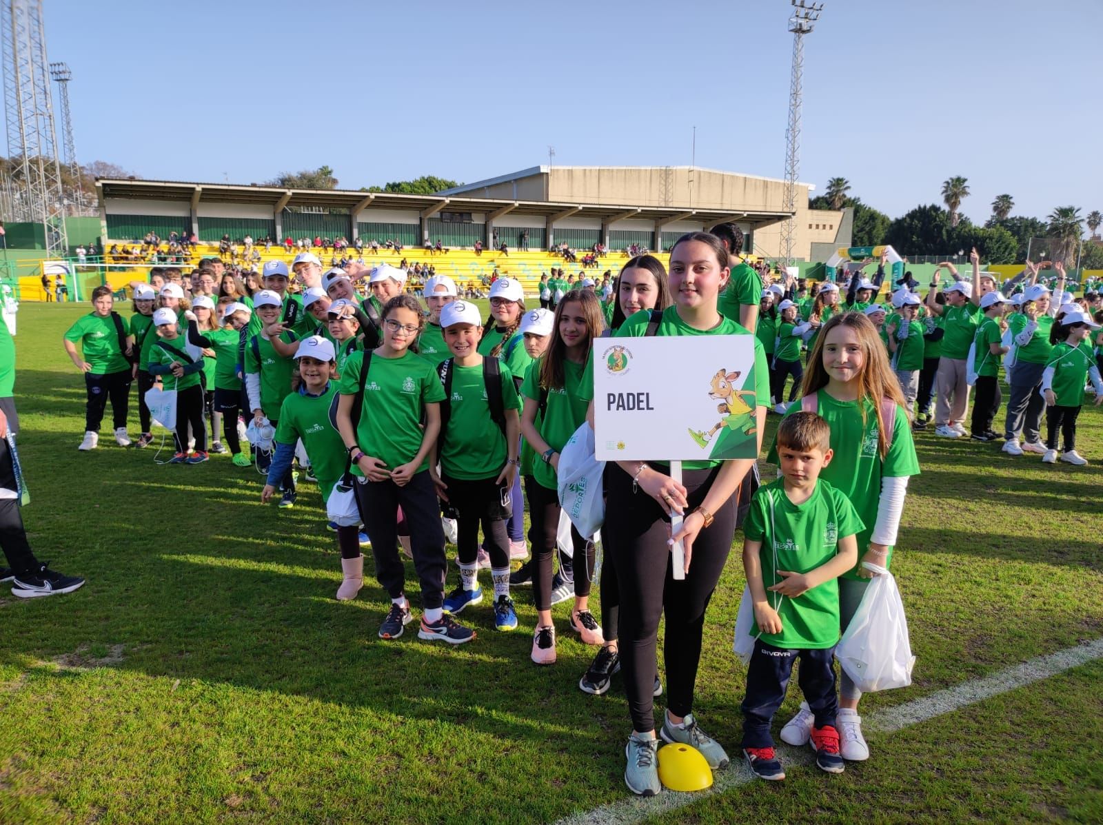 Casi un millar de niños y niñas de todas las edades se reúnen en el Complejo Deportivo de San Rafael por el Día del Deporte