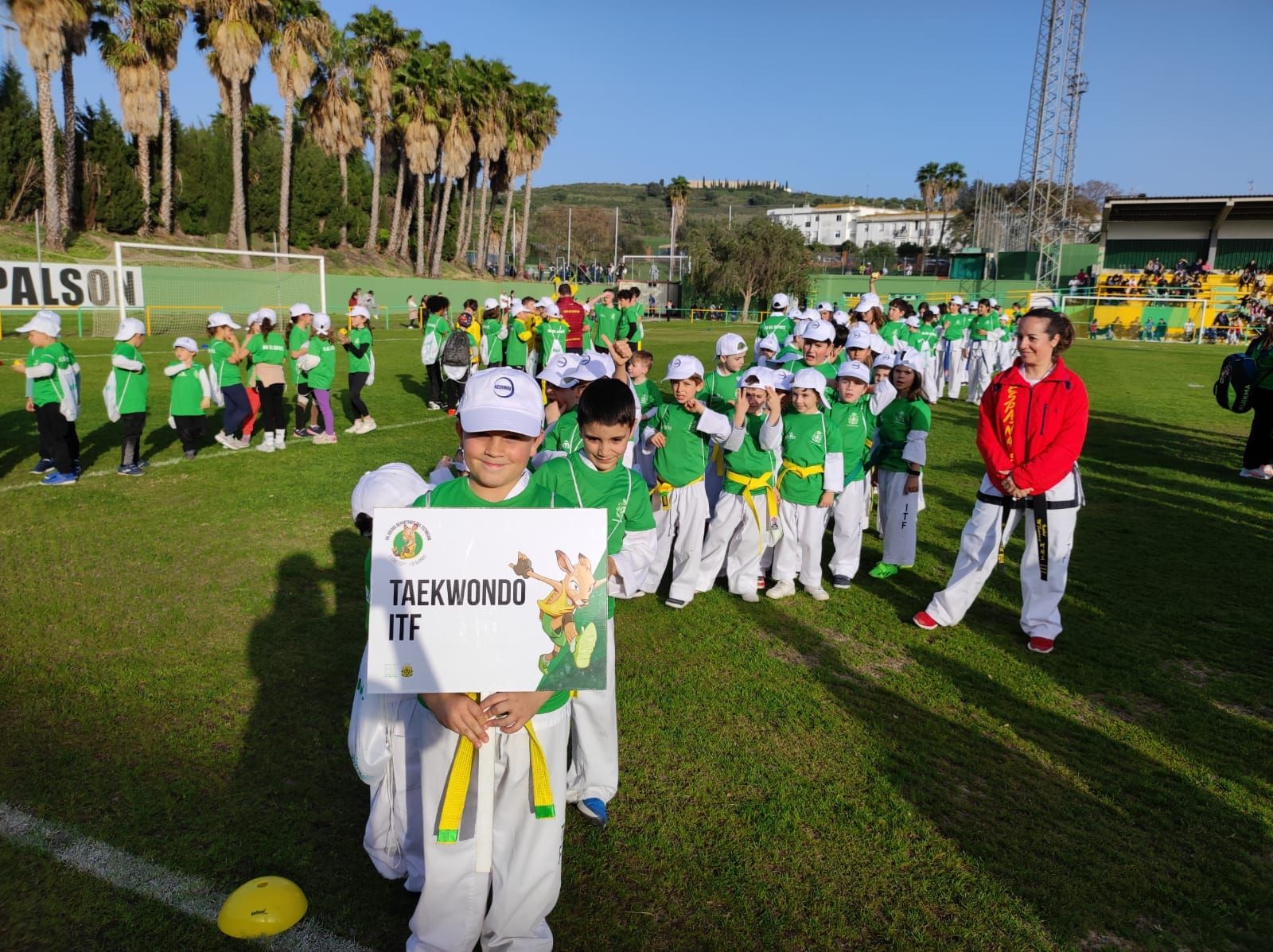 Casi un millar de niños y niñas de todas las edades se reúnen en el Complejo Deportivo de San Rafael por el Día del Deporte