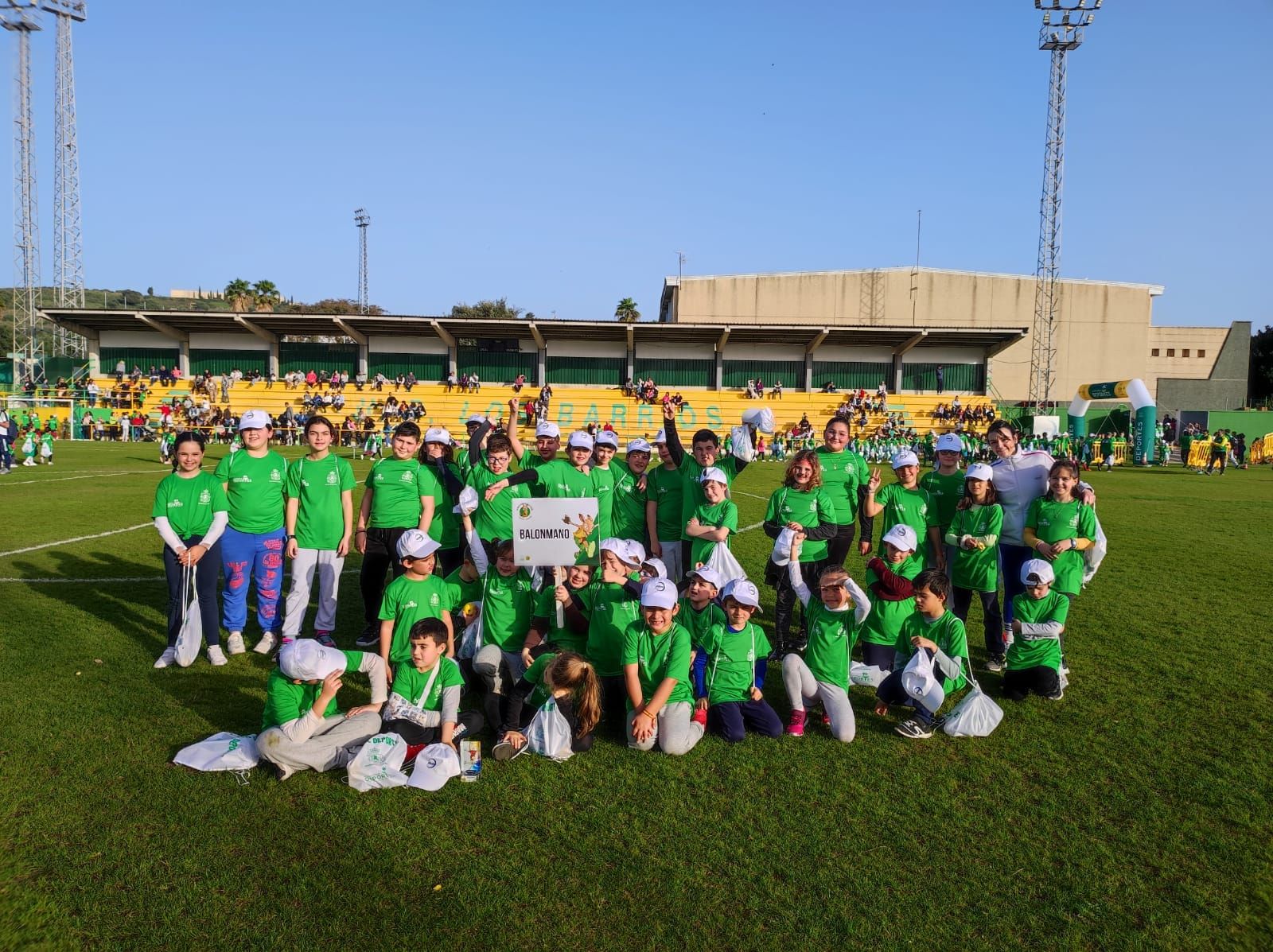 Casi un millar de niños y niñas de todas las edades se reúnen en el Complejo Deportivo de San Rafael por el Día del Deporte