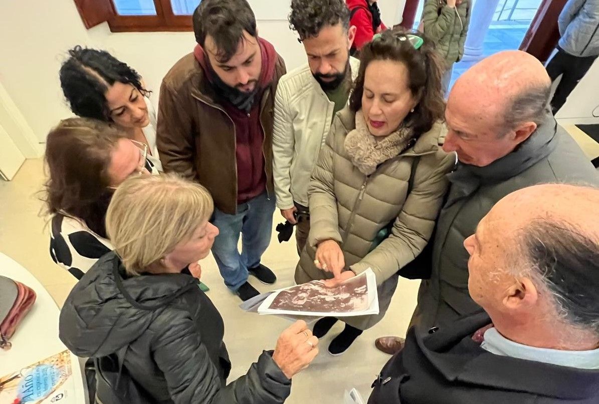 Descendientes de la familia Saccone visitan el Museo Cruz Herrera.
