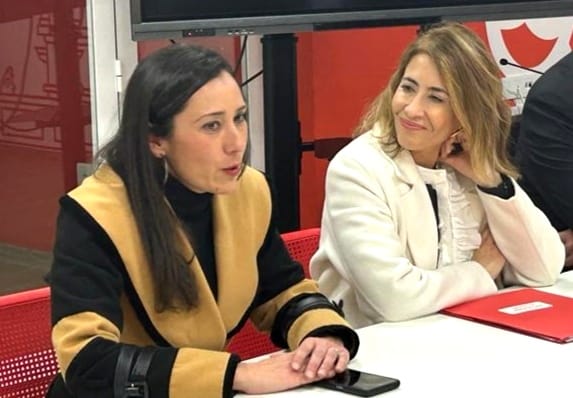 Rocío Arrabal con ministra Transportes en Algeciras. El PSOE critica que Landaluce use la línea férrea Algeciras-Bobadilla para atacar al Gobierno