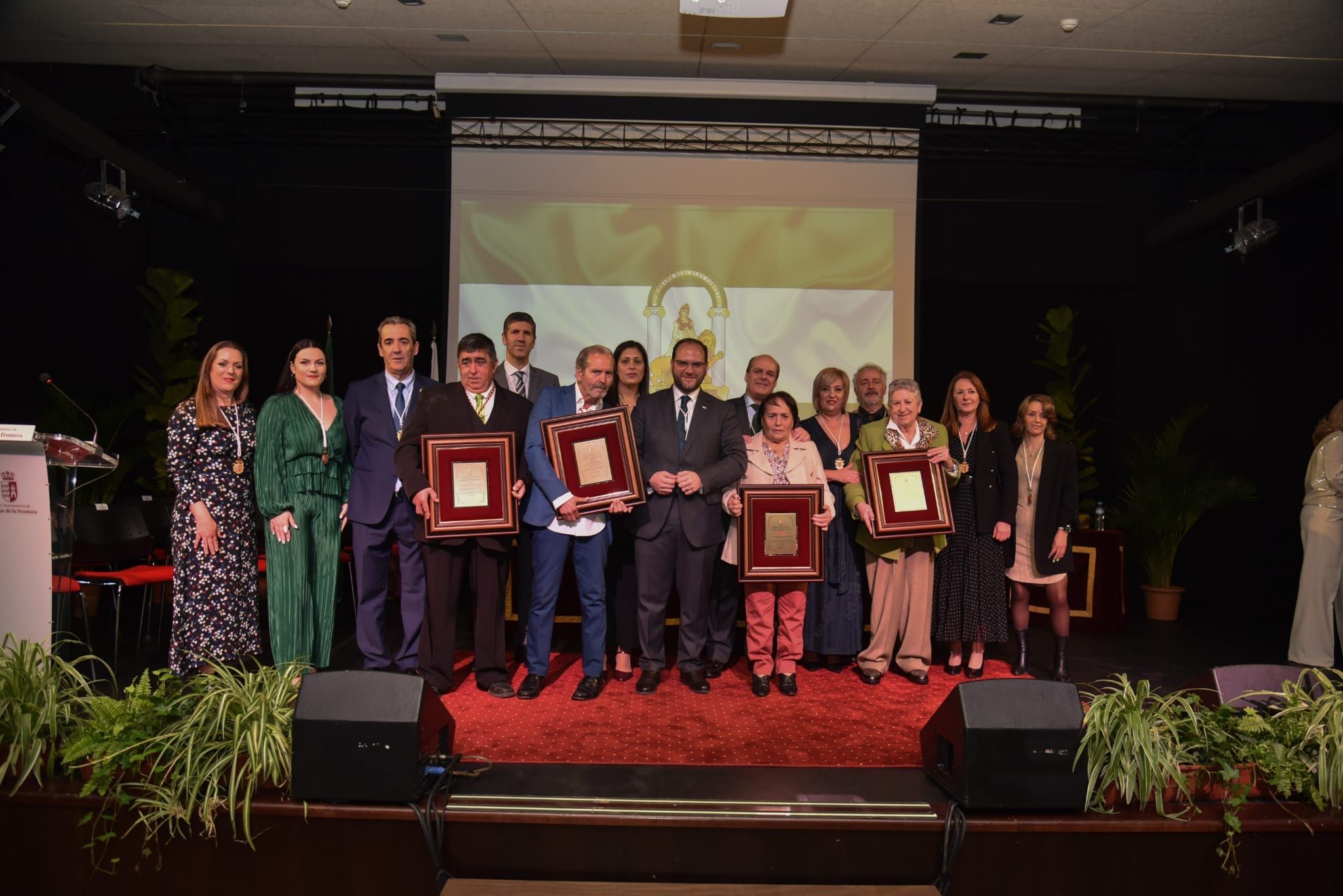 Honores y distinciones en Castellar por el Día de Andalucía.