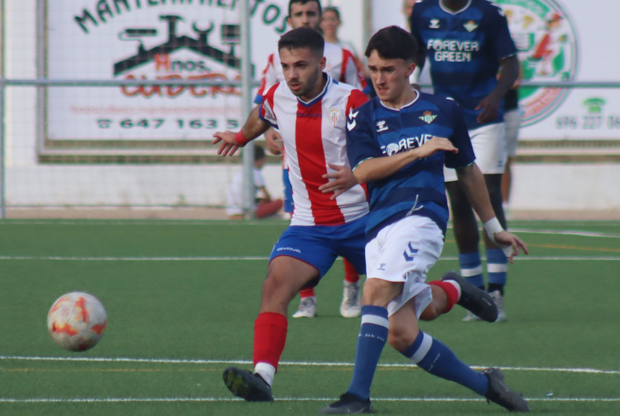 Un lance del Algeciras CF juvenil frente al Real Betis de la primera vuelta
