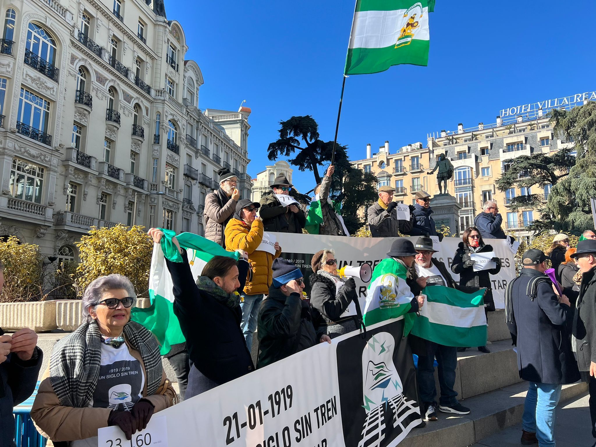Más de 100 personas reclaman un tren digno para el Campo de Gibraltar en Madrid