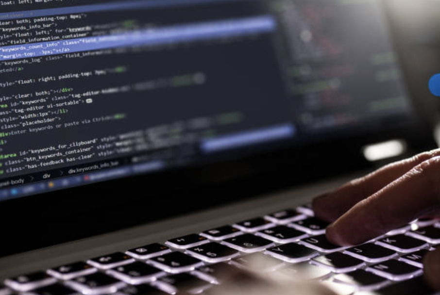 Oferta de empleo para docente con conocimientos de robótica en Algeciras. iStock.