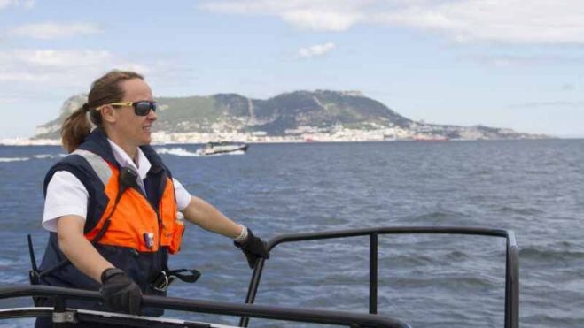 Algeciras reconocerá la trayectoria de cuatro mujeres destacadas con motivo del 8M. En esta imagen, Macarena Gil Navarro, primera mujer práctico en España del Puerto de Algeciras. Foto: 8Directo. 