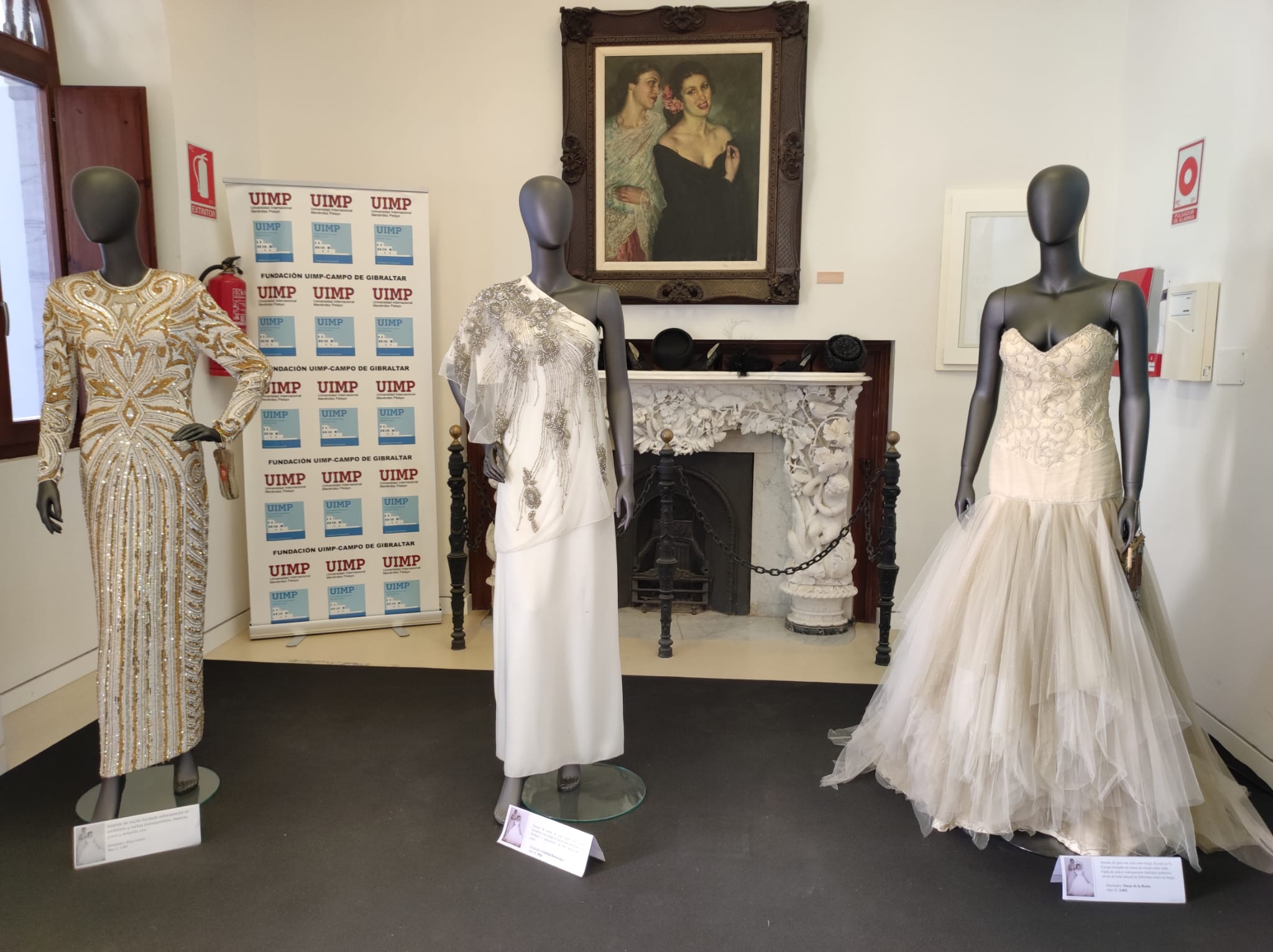 La exposición 'Vísteme: de la alta costura al arte', en imágenes La exposición 'Vísteme: de la alta costura al arte', en imágenes