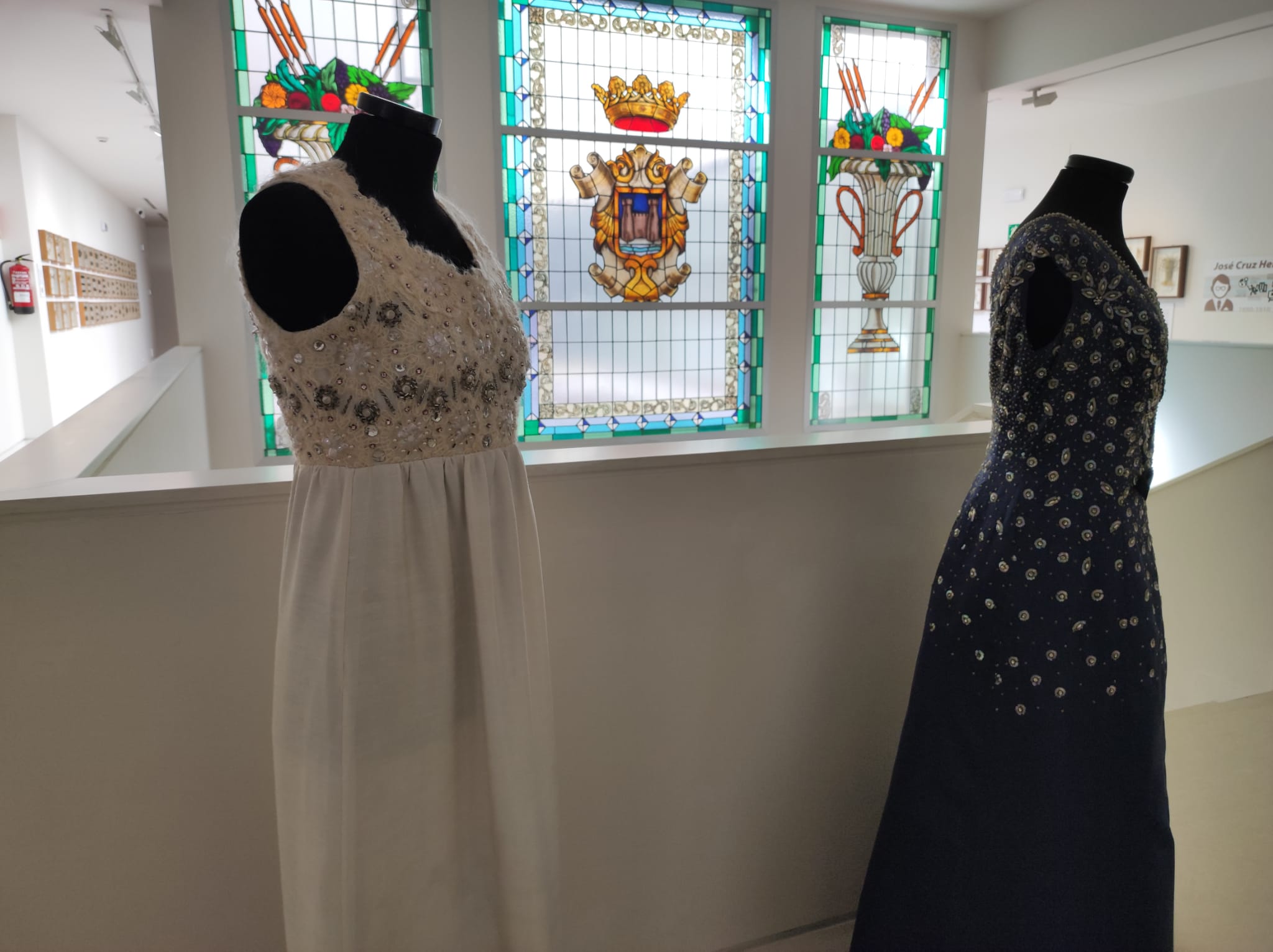 La exposición 'Vísteme: de la alta costura al arte', en imágenes La exposición 'Vísteme: de la alta costura al arte', en imágenes